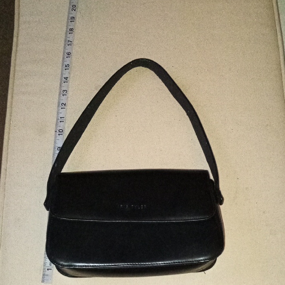 Vintage Iris Tyler Black Leather Women's Hand Bag.. Firm Leather